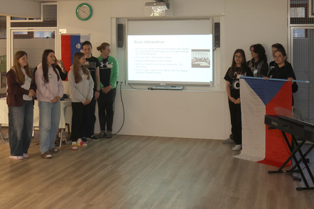 SPREJEM ČEŠKIH UČENCEV V OŠ CERKNICA 18 FOTO LJUBO VUKELIČ